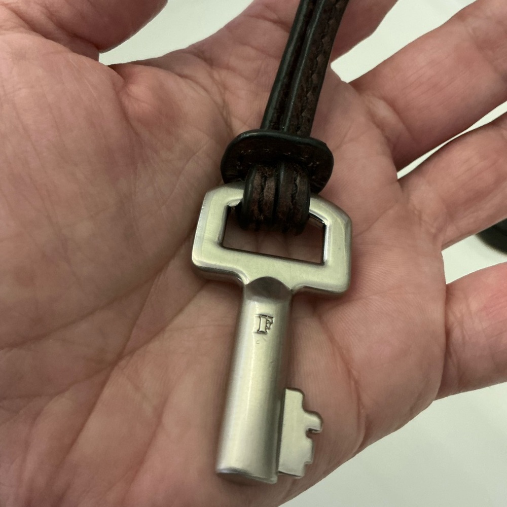 FOSSIL Silver Key Fob Chain Charm Bag Replacement w/Dark Brown Leather Strap EUC - Picture 2 of 9